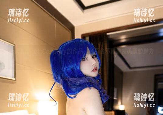 全套Kitkat Cosplay的作品，我再也不敢忽视美腿的魅力了！